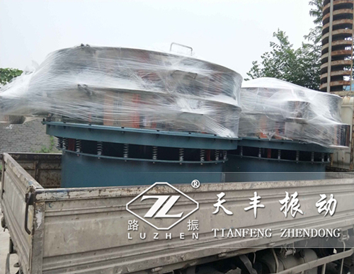 寧夏TS2000振動(dòng)篩已發(fā)貨,丁經(jīng)理請(qǐng)注意查收！